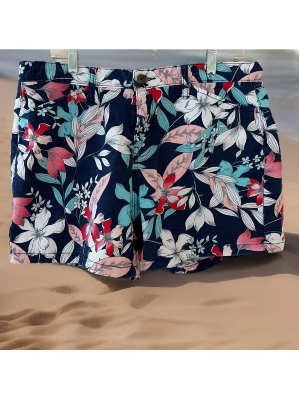 St. Johns Bay Women's Floral 5" Shorts Size 14 Stretch Colorful Tropical Summer
